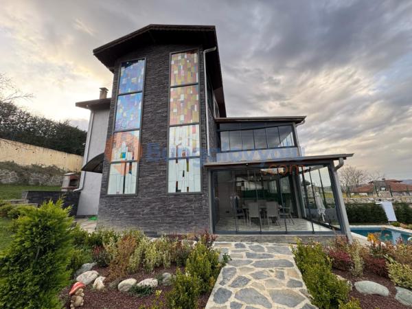 Sapanca/Yanıkta 5+2 Isıtma Havuzlu, Jakuzili, Göl Manzaralı, Korunaklı, 14 Kişilik Lüks Villa