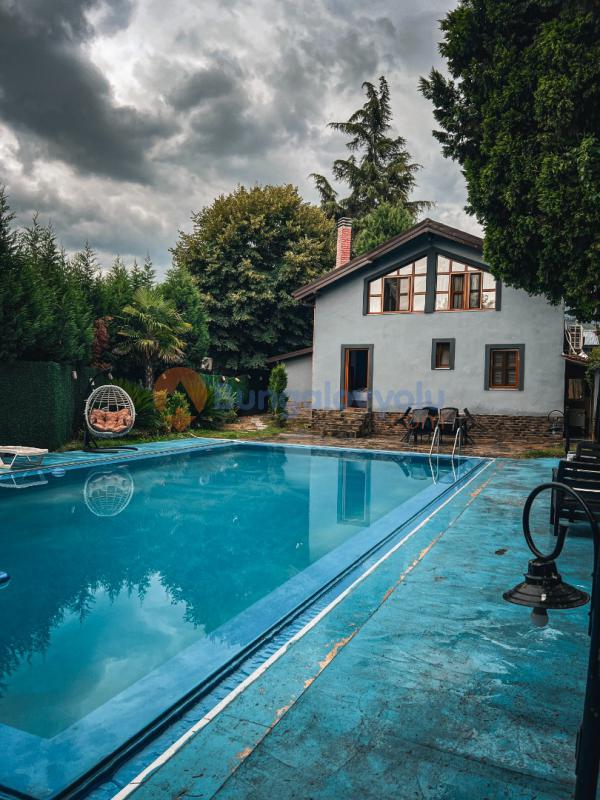 Sapanca/Yanık 4+1 Özel Havuzlu, Jakuzili 10 Kişilik Muhafazakar Villa