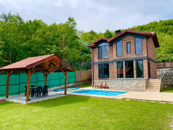 Sapanca/Şükriyede 2+1 Isıtma Havuzlu, Jakuzili, Şömineli, 6 Kişilik Taş Ev