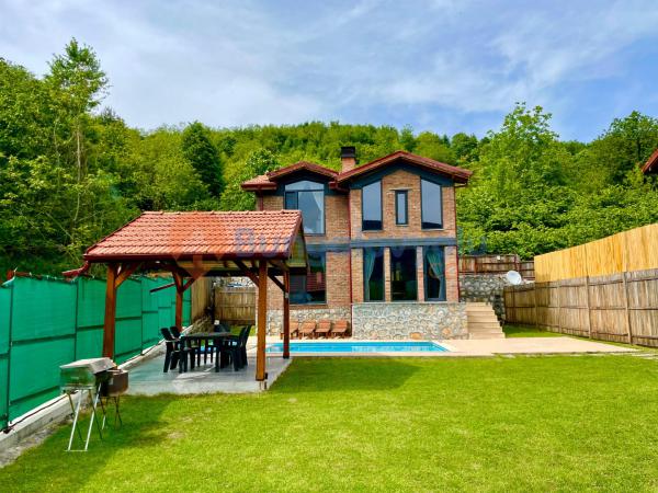 Sapanca/Şükriyede 2+1 Isıtma Havuzlu, Jakuzili, Şömineli, 6 Kişilik Taş Ev