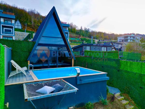 Sapanca/İlmiyede 2+1 Isıtma Hvuzlu, Jakuzili, Göl Manzaralı 5 Kişilik Bungalov