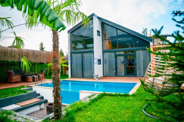 Kartepe/Maşukiyede 2+1 Isıtma Havuzlu, Jakuzili, Şömineli, Korunaklı 6 Kişilik Bungalov