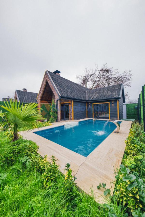 Sapanca/Çayiçinde 2+1 Isıtma Havuzlu, Şömineli, 6 Kişi Kapasiteli, Muhafazakar Bungalov