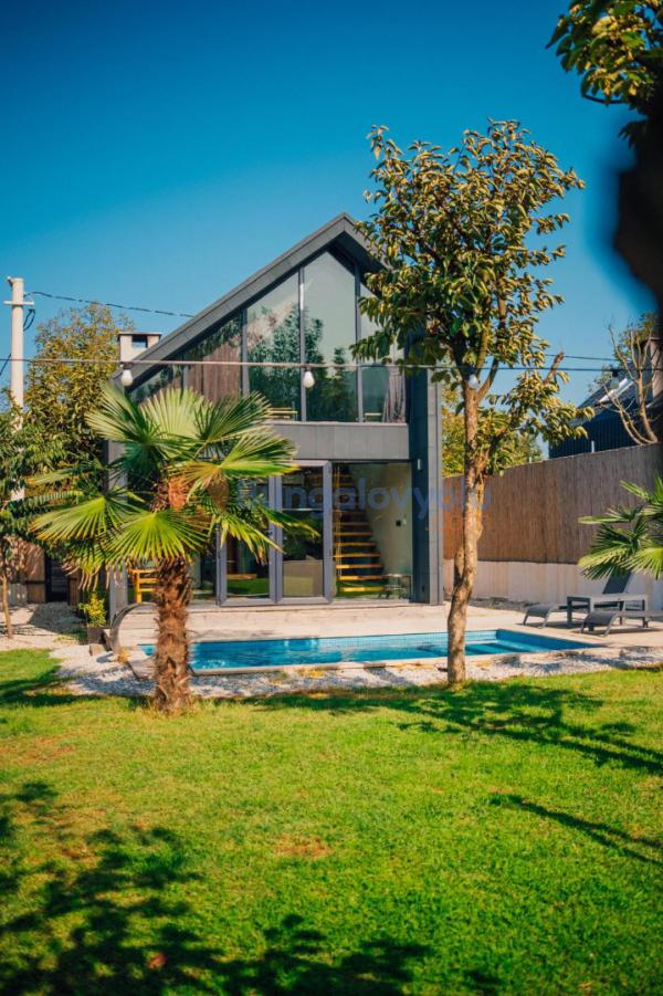 Sapanca/Kurtköyde 1+1 Isıtma Havuzlu, Şömineli, Korunaklı, 4 Kişilik Lüks Bungalov