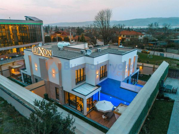 Sapanca/Kırkpınarda 2+1 Isıtma Havuzlu, Jakuzili, Şömineli, Korunaklı 5 Kişilik Lüks Villa