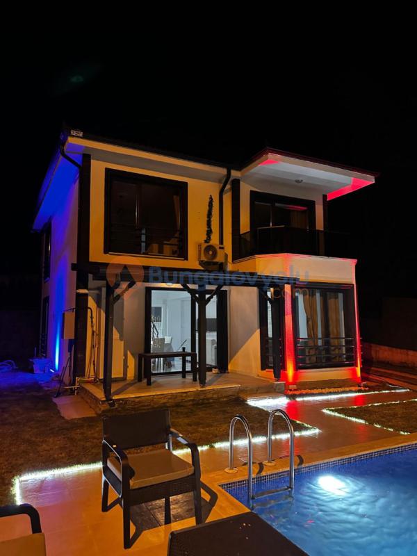 Sapanca/Mahmudiyede 4+1 Isıtma Havuzlu, Şömineli, Korunaklı 10 Kişilik Villa