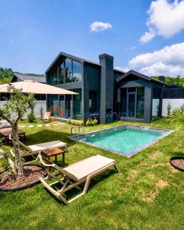 Sapanca/Akçay da 2+1 Isıtma Havuzlu, Şömineli, Korunaklı, 6 Kişilik Bungalov
