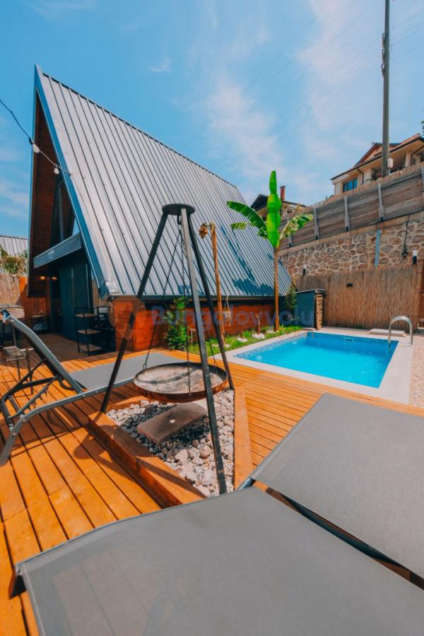 Sapanca/Kurtköyde 1+1 Özel Isıtma Havuzlu, Göl Manzaralı, Korunaklı 4 Kişilik Bungalov