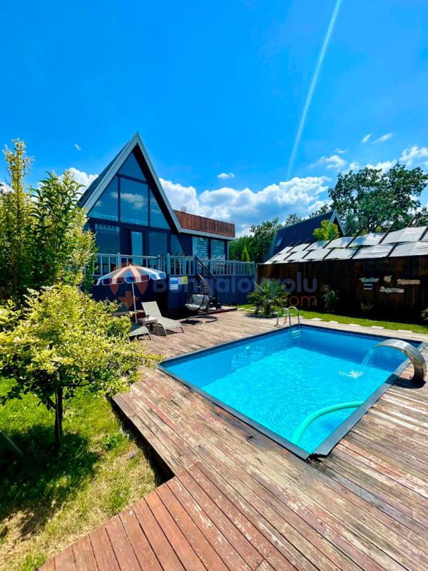 Sapanca/Uzunkumda 2+1 Özel Isıtma Havuzlu, Jakuzili, Göl Manzaralı, Korunaklı, 6 Kişilik Bungalov