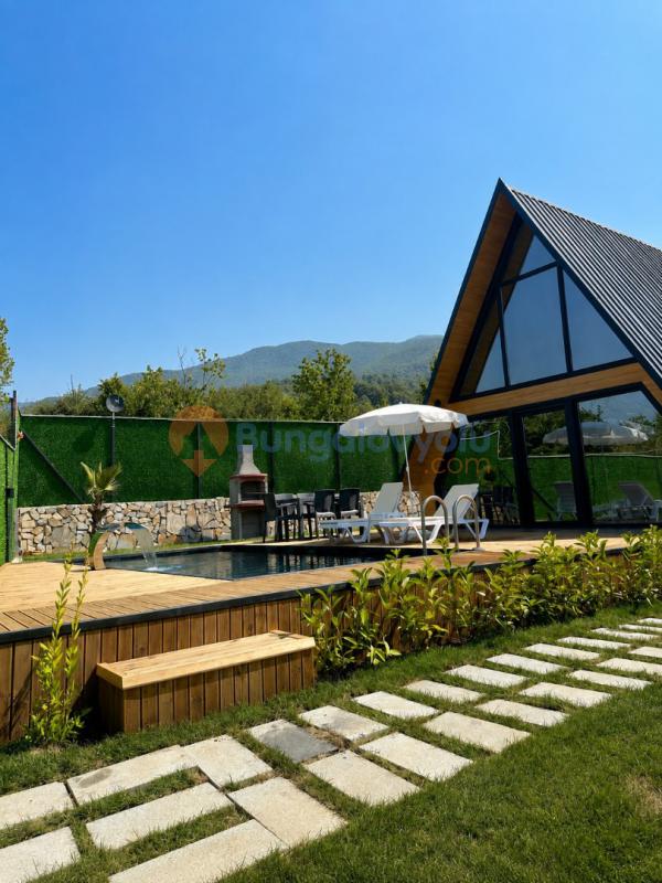Kartepe/Şirinsulhiyede 2+1 Özel Isıtma Havuzlu, Jakuzili, Korunaklı, 5 Kişilik Bungalov
